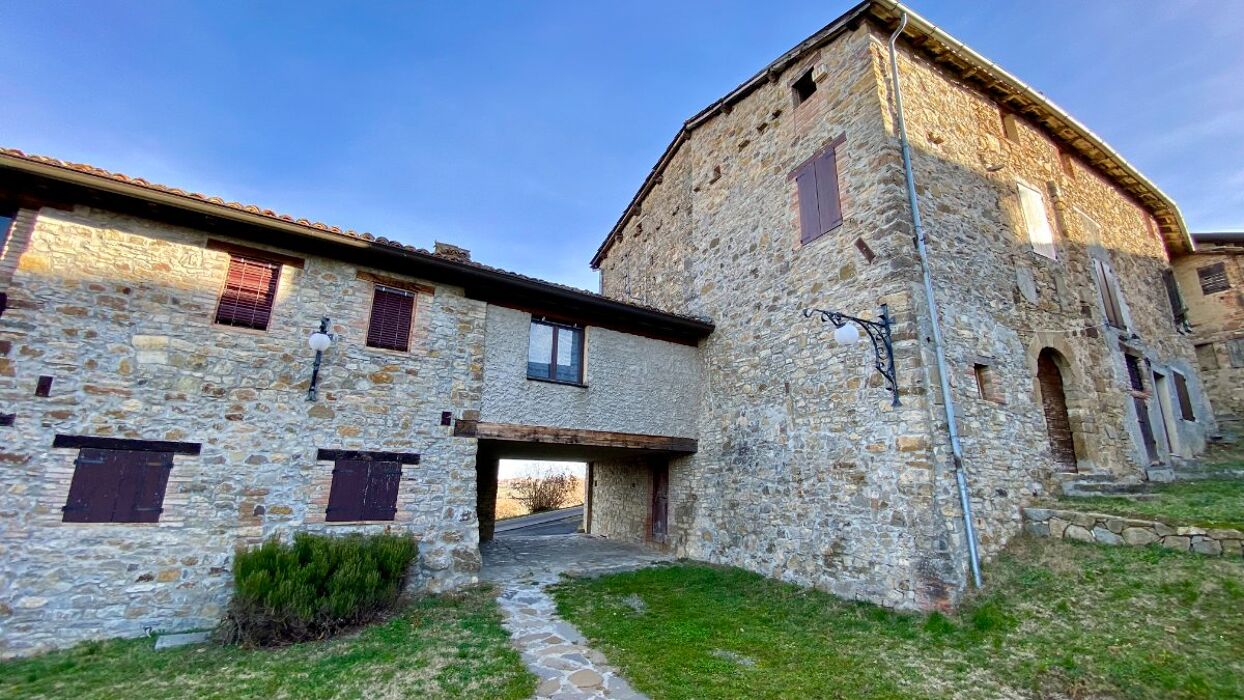 Panorami mozzafiato e street art: alla scoperta delle panchine giganti delle colline Matildiche Panorami mozzafiato e street art: alla scoperta delle panchine giganti delle colline Matildiche desktop picture