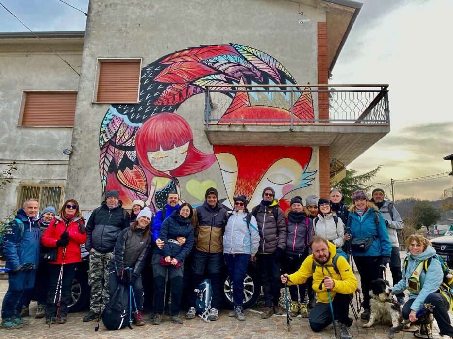 Panorami mozzafiato e street art: alla scoperta delle panchine giganti delle colline Matildiche Panorami mozzafiato e street art: alla scoperta delle panchine giganti delle colline Matildiche desktop picture