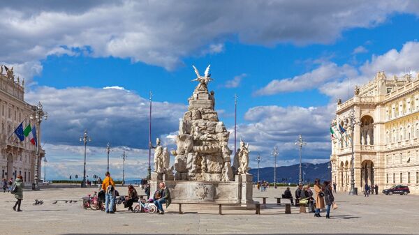 Event card Trieste: visita al "Magazzino dei Venti"  e passeggiata nel centro storico cover image