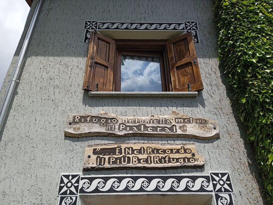 Trekking al Pialeral tra prati, torrenti e le pendici della Grigna Trekking al Pialeral tra prati, torrenti e le pendici della Grigna desktop picture