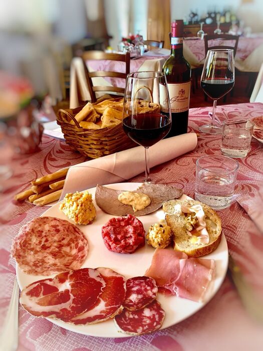 Escursione ad anello e Big Bench tra i vigneti di Moscato Escursione ad anello e Big Bench tra i vigneti di Moscato desktop picture