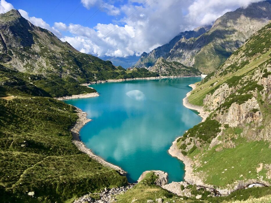 Trekking in Valbondione fino al Rifugio Antonio Curò Trekking in Valbondione fino al Rifugio Antonio Curò desktop picture