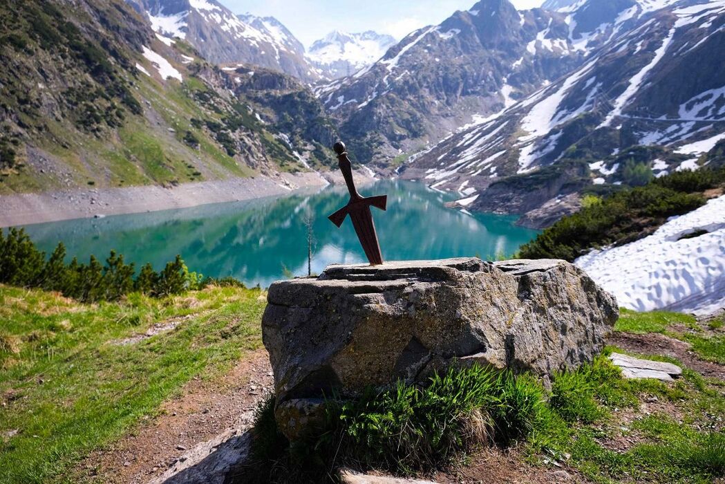 Trekking in Valbondione fino al Rifugio Antonio Curò Trekking in Valbondione fino al Rifugio Antonio Curò desktop picture