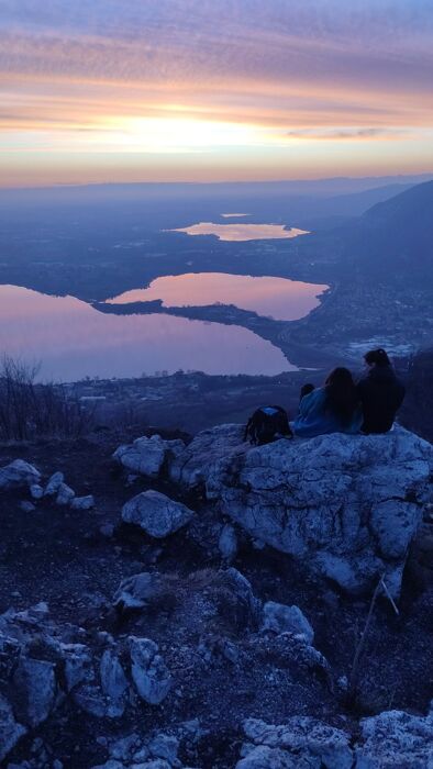 Tramonto con aperitivo al Monte Barro con vista sul Lago Tramonto con aperitivo al Monte Barro con vista sul Lago desktop picture