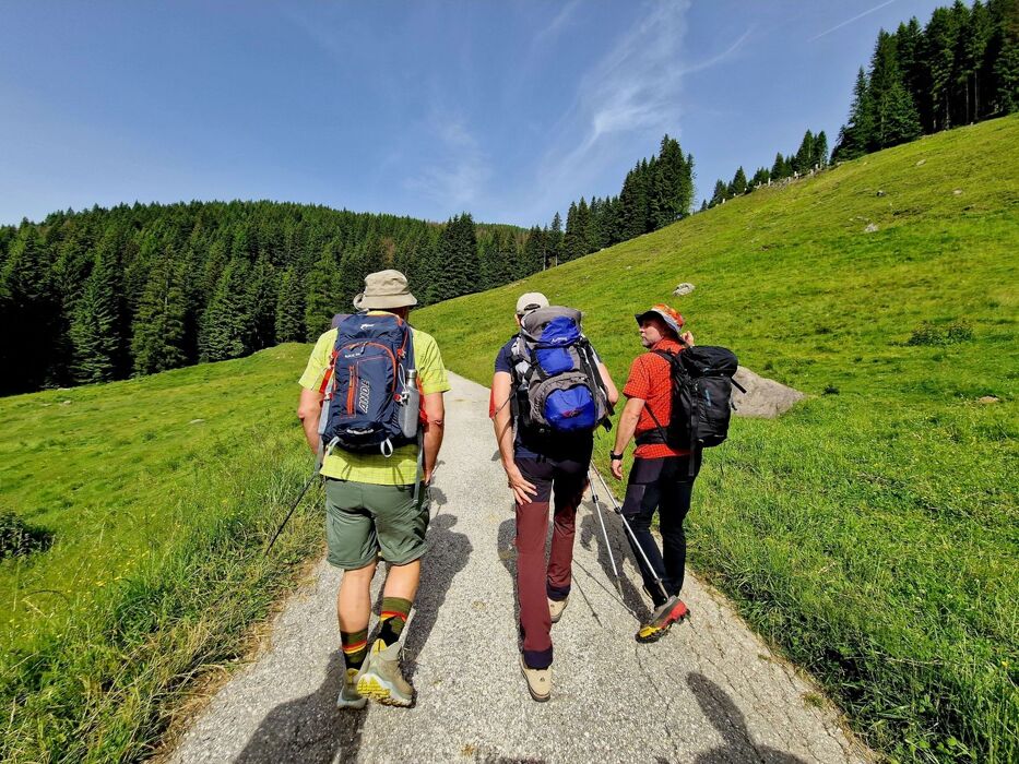 Escursione a Cima Socede e ai Laghetti Lasteati Escursione a Cima Socede e ai Laghetti Lasteati desktop picture