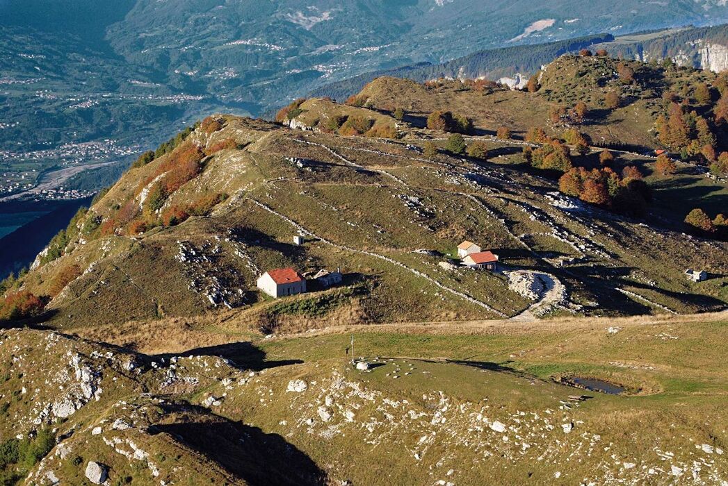 Trekking tra gli imperdibili panorami del Monte Pizzoc in Cansiglio Trekking tra gli imperdibili panorami del Monte Pizzoc in Cansiglio desktop picture