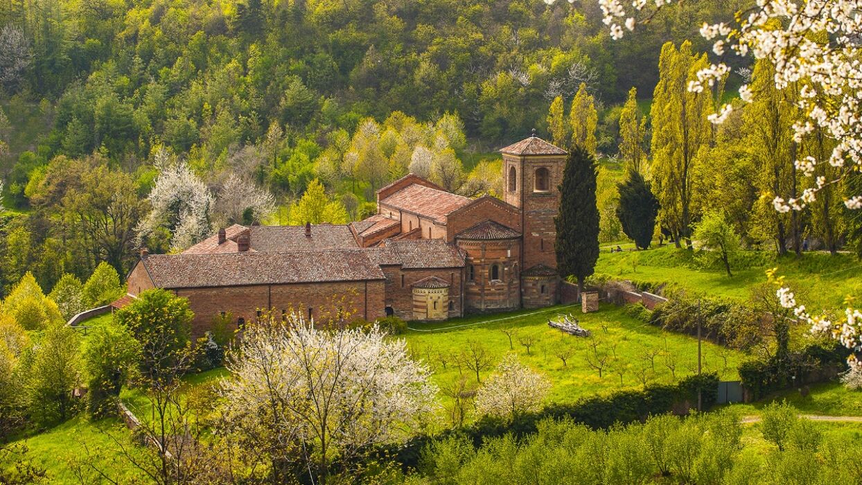 Cammini del Romanico: Prima Tappa tra sacro e natura a Castelnuovo Don Bosco Cammini del Romanico: Prima Tappa tra sacro e natura a Castelnuovo Don Bosco desktop picture