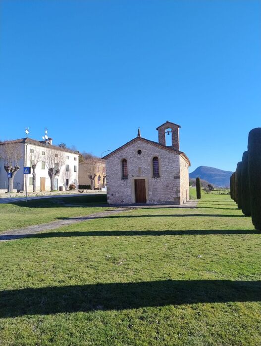 Escursione serale sul Monte Lovertino: tra antiche pievi e vecchie cave Escursione serale sul Monte Lovertino: tra antiche pievi e vecchie cave desktop picture