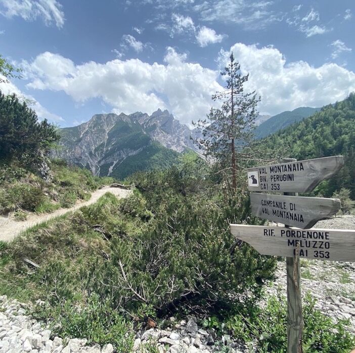 Trekking al belvedere del Campanile di Val Montanaia e pranzo in rifugio Trekking al belvedere del Campanile di Val Montanaia e pranzo in rifugio desktop picture