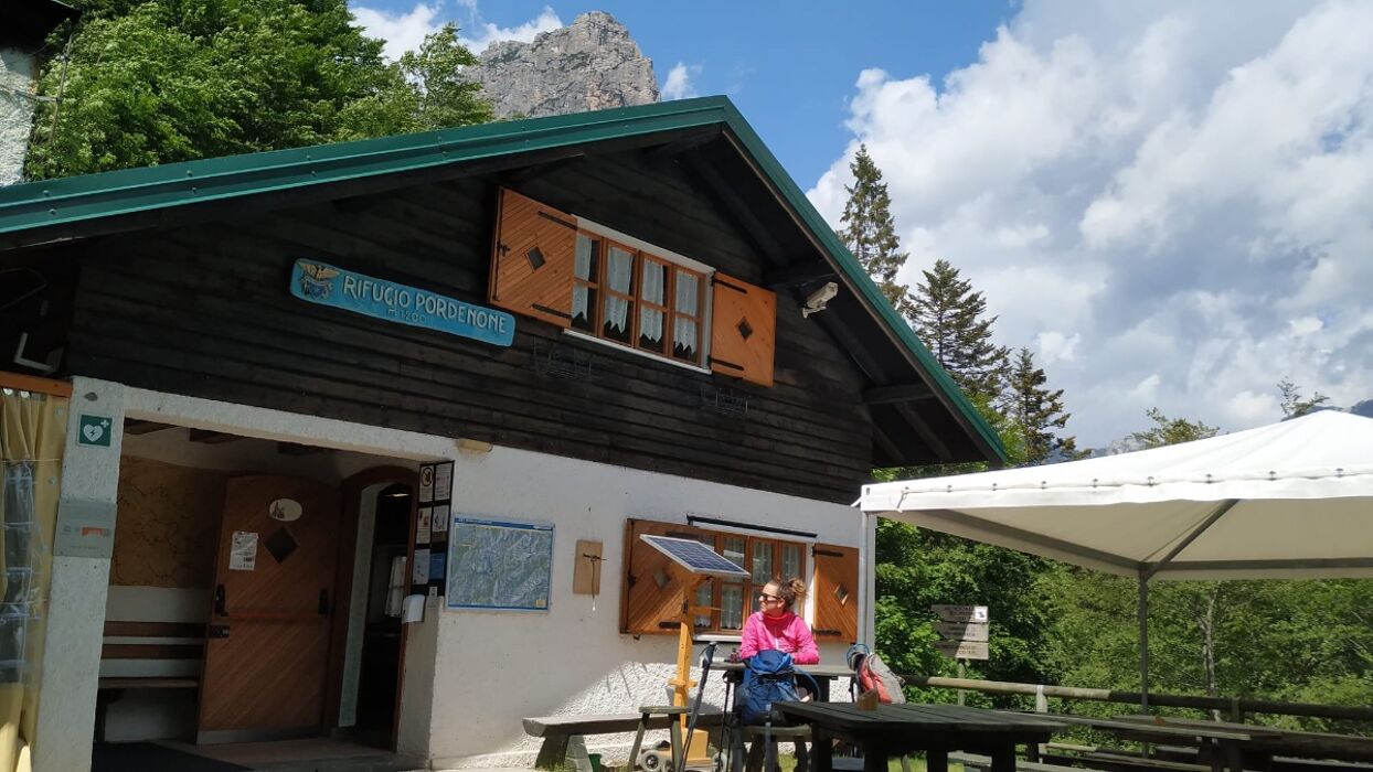 Trekking al belvedere del Campanile di Val Montanaia e pranzo in rifugio Trekking al belvedere del Campanile di Val Montanaia e pranzo in rifugio desktop picture