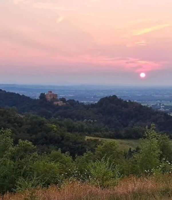 Trekking Quattrocastella: l'ultimo tramonto dell'estate Trekking Quattrocastella: l'ultimo tramonto dell'estate desktop picture
