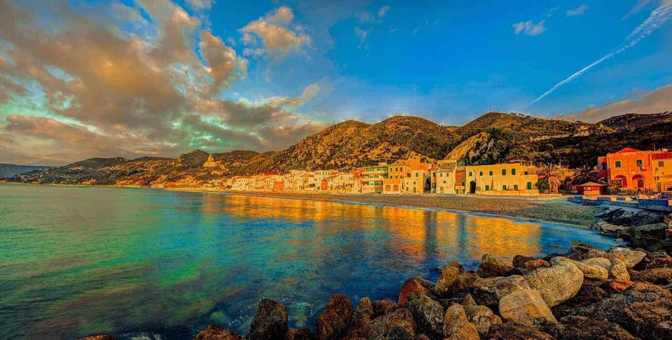 Noli, escursione sul mare: antro dei Falsari e sentiero del Pellegrino Noli, escursione sul mare: antro dei Falsari e sentiero del Pellegrino desktop picture