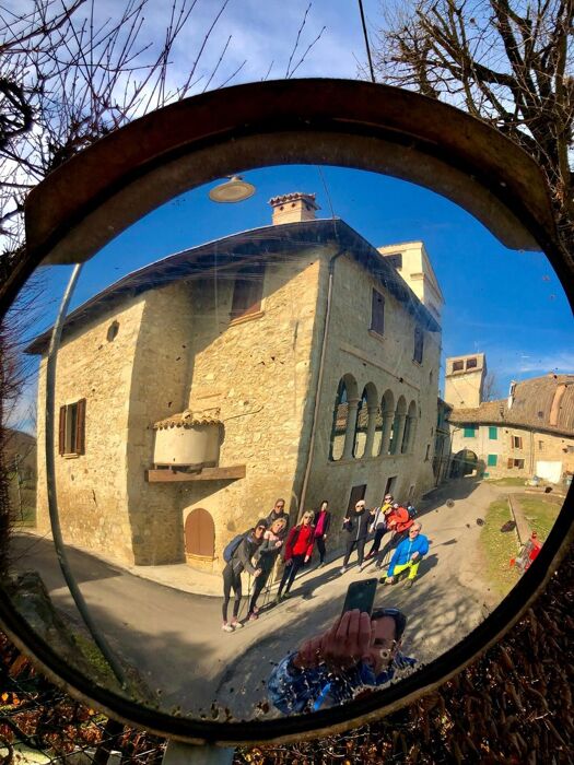 Trekking Via Matildica: tra Antichi Borghi e Suggestivi Laghetti Trekking Via Matildica: tra Antichi Borghi e Suggestivi Laghetti desktop picture