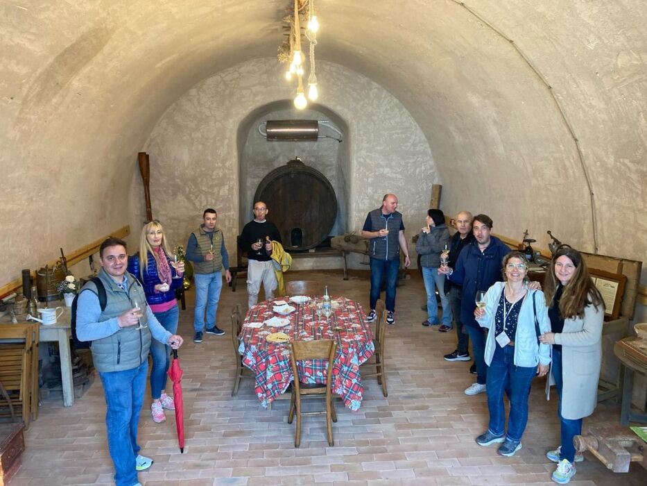 Tour Esclusivo a Garda: Scopri Storia e Sapori Locali Tour Esclusivo a Garda: Scopri Storia e Sapori Locali desktop picture