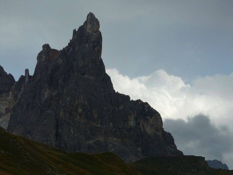 Emozionante trekking tra Val Venegia e baita Segantini Emozionante trekking tra Val Venegia e baita Segantini desktop picture