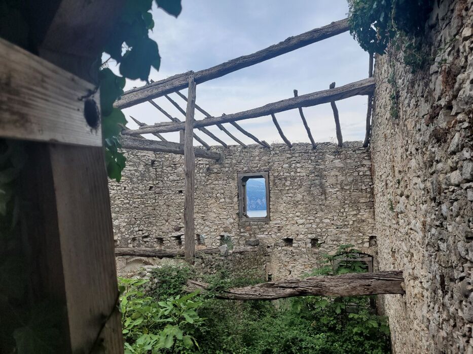 Trekking sul Sentiero del Pellegrino: l'Antico Borgo di Campo Trekking sul Sentiero del Pellegrino: l'Antico Borgo di Campo desktop picture