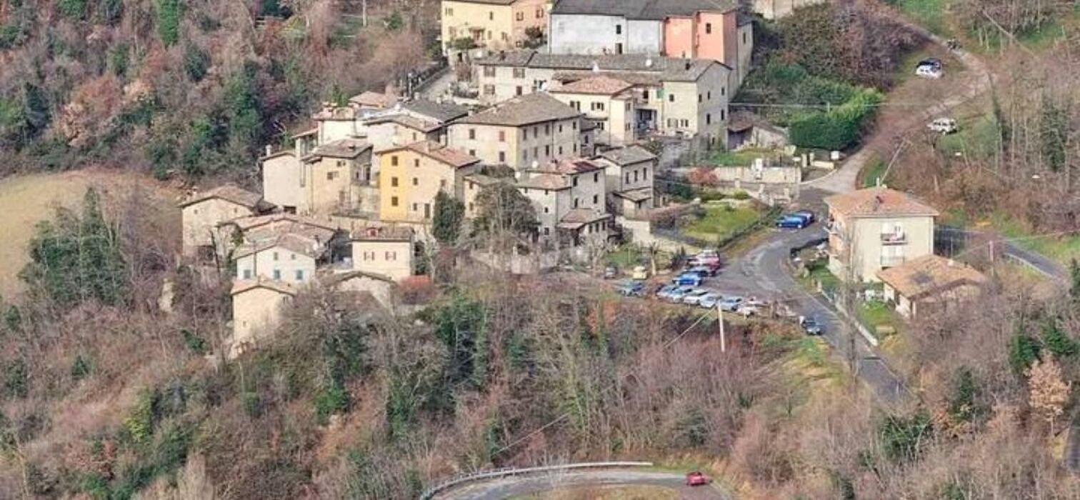 Montalbano di Zocca: il borgo dei presepi Montalbano di Zocca: il borgo dei presepi desktop picture