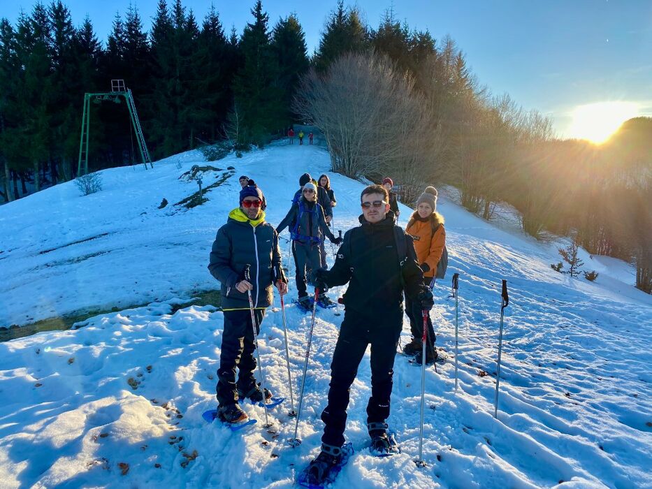 Ciaspolata attorno al Lago Ventasso: Natura e Avventura Ciaspolata attorno al Lago Ventasso: Natura e Avventura desktop picture