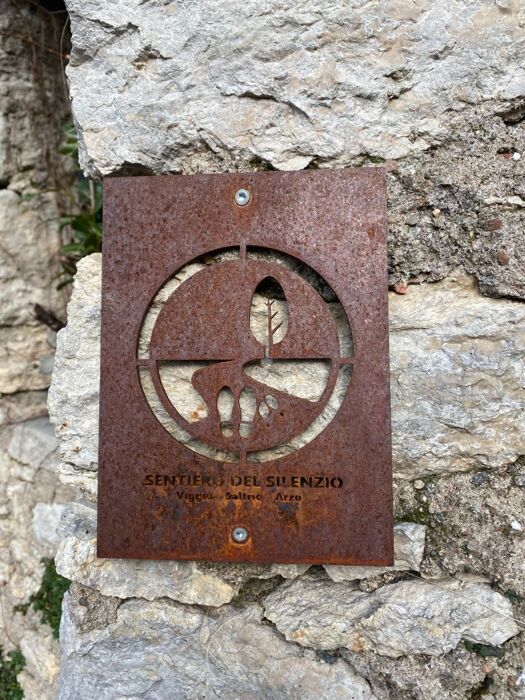 Il Sentiero del Silenzio sui passi di Liliana Segre Il Sentiero del Silenzio sui passi di Liliana Segre desktop picture