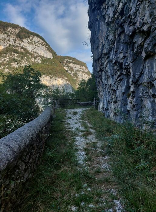 Escursione sul Sentiero del Genio in Val Brenta Escursione sul Sentiero del Genio in Val Brenta desktop picture