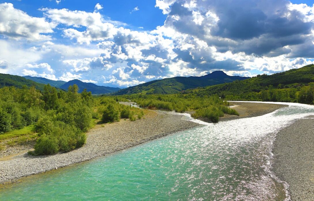 Esplora le meraviglie naturali delle Pietre Parcellara e Perduca Esplora le meraviglie naturali delle Pietre Parcellara e Perduca desktop picture