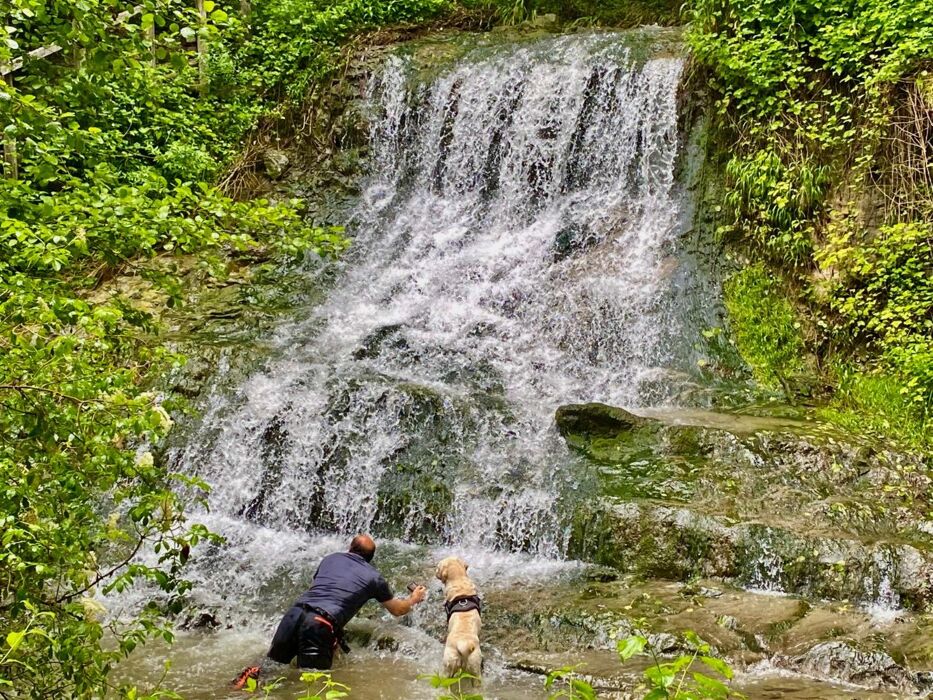 Escursione tra castelli, cascate e guadi sul Tassobbio con pranzo in trattoria Escursione tra castelli, cascate e guadi sul Tassobbio con pranzo in trattoria desktop picture