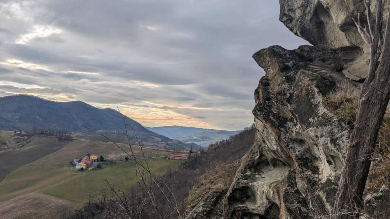 Escursione in Val Tidone e Rocca d'Olgisio con Pranzo in Trattoria Escursione in Val Tidone e Rocca d'Olgisio con Pranzo in Trattoria desktop picture