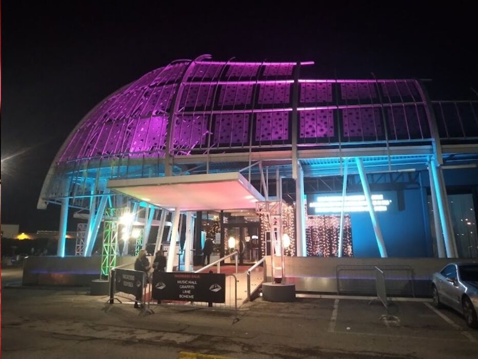 Cena in discoteca all'Odissea Cena in discoteca all'Odissea desktop picture