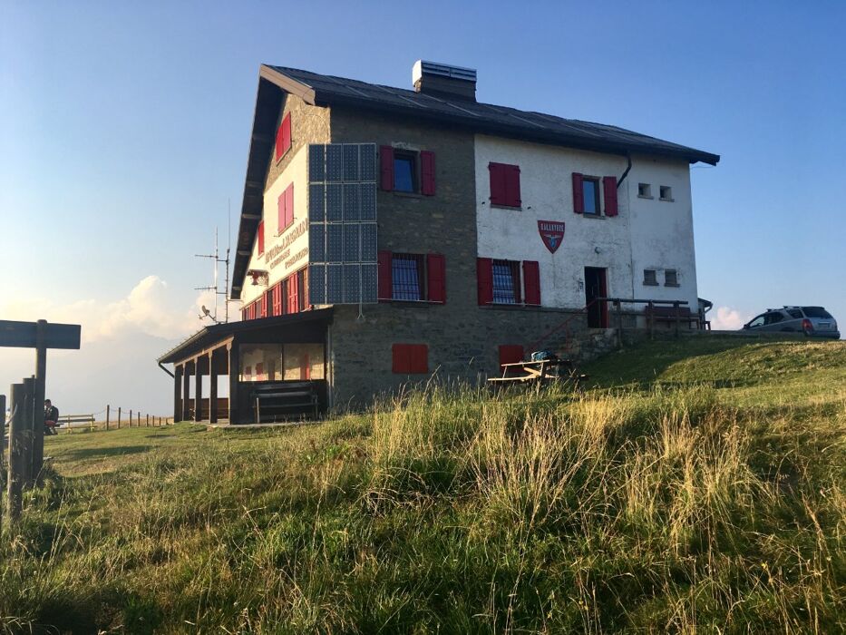 Escursione al Monte Alto e pranzo al Rifugio Magnolini Escursione al Monte Alto e pranzo al Rifugio Magnolini desktop picture