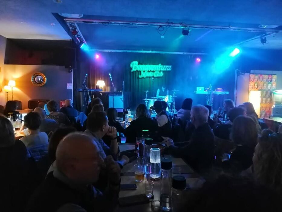 Cena, musica e cabaret con il "grande milanese imbruttito" Cena, musica e cabaret con il "grande milanese imbruttito" desktop picture