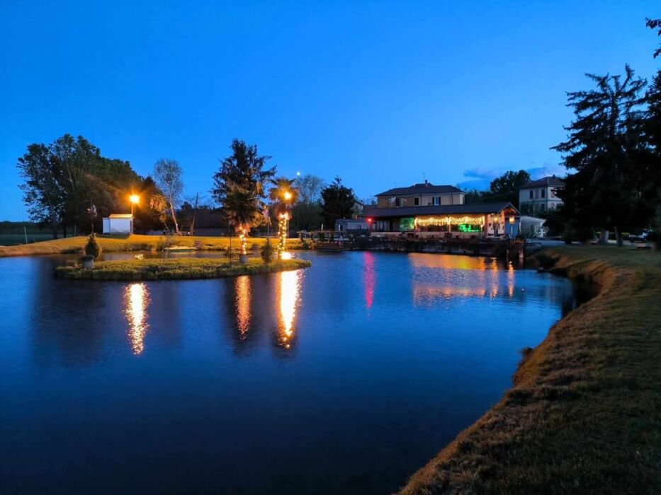 Pizzata e ballo al laghetto Pizzata e ballo al laghetto desktop picture