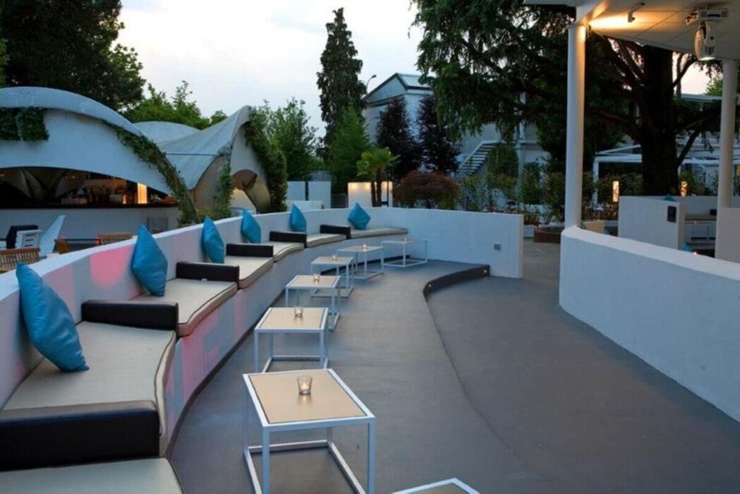 Aperitivo e serata revival al MOLTO Aperitivo e serata revival al MOLTO desktop picture