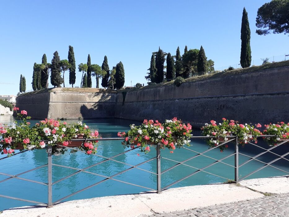 Peschiera del Garda, tour a piedi e in barca tra le mura fortificate Peschiera del Garda, tour a piedi e in barca tra le mura fortificate desktop picture