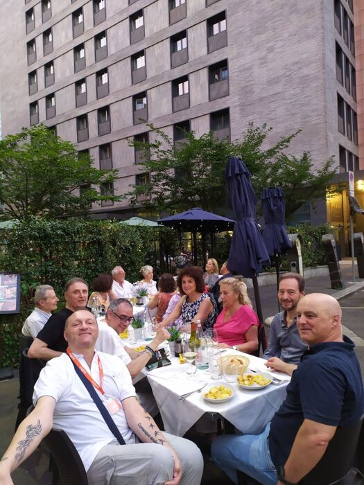 Pizzata Meeters sotto il Bosco Verticale Pizzata Meeters sotto il Bosco Verticale desktop picture