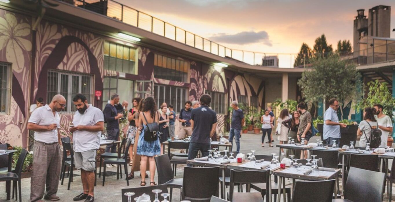 Apericena estivo con DJ set con musica in vinile Apericena estivo con DJ set con musica in vinile desktop picture