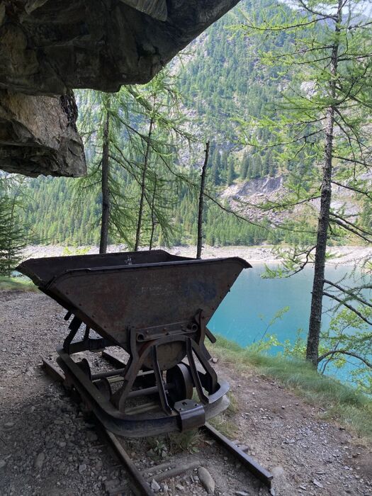 Antrona e Campliccioli: verdi laghi, antichi alpeggi e vecchi binari Antrona e Campliccioli: verdi laghi, antichi alpeggi e vecchi binari desktop picture