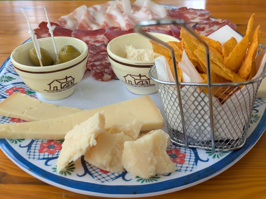 SENTIERO DI GUARDAMONTE: GROTTE, FALESIE E MERENDA FINALE SENTIERO DI GUARDAMONTE: GROTTE, FALESIE E MERENDA FINALE desktop picture