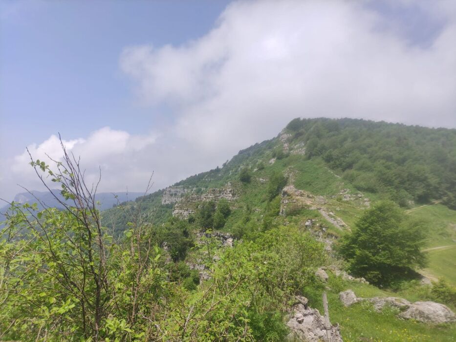 Camminando tra le ultime luci d’autunno: le malghe di Caltrano Camminando tra le ultime luci d’autunno: le malghe di Caltrano desktop picture