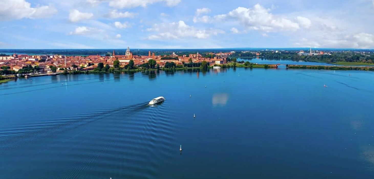 MANTOVA: scopri la Città dei Gonzaga con una meravigliosa Crociera MANTOVA: scopri la Città dei Gonzaga con una meravigliosa Crociera desktop picture