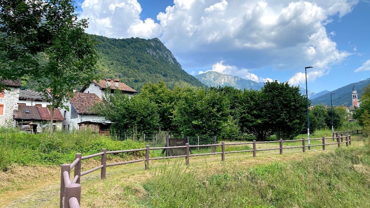 Sentiero delle sculture a Claut: facile trekking e pranzo in osteria Sentiero delle sculture a Claut: facile trekking e pranzo in osteria desktop picture