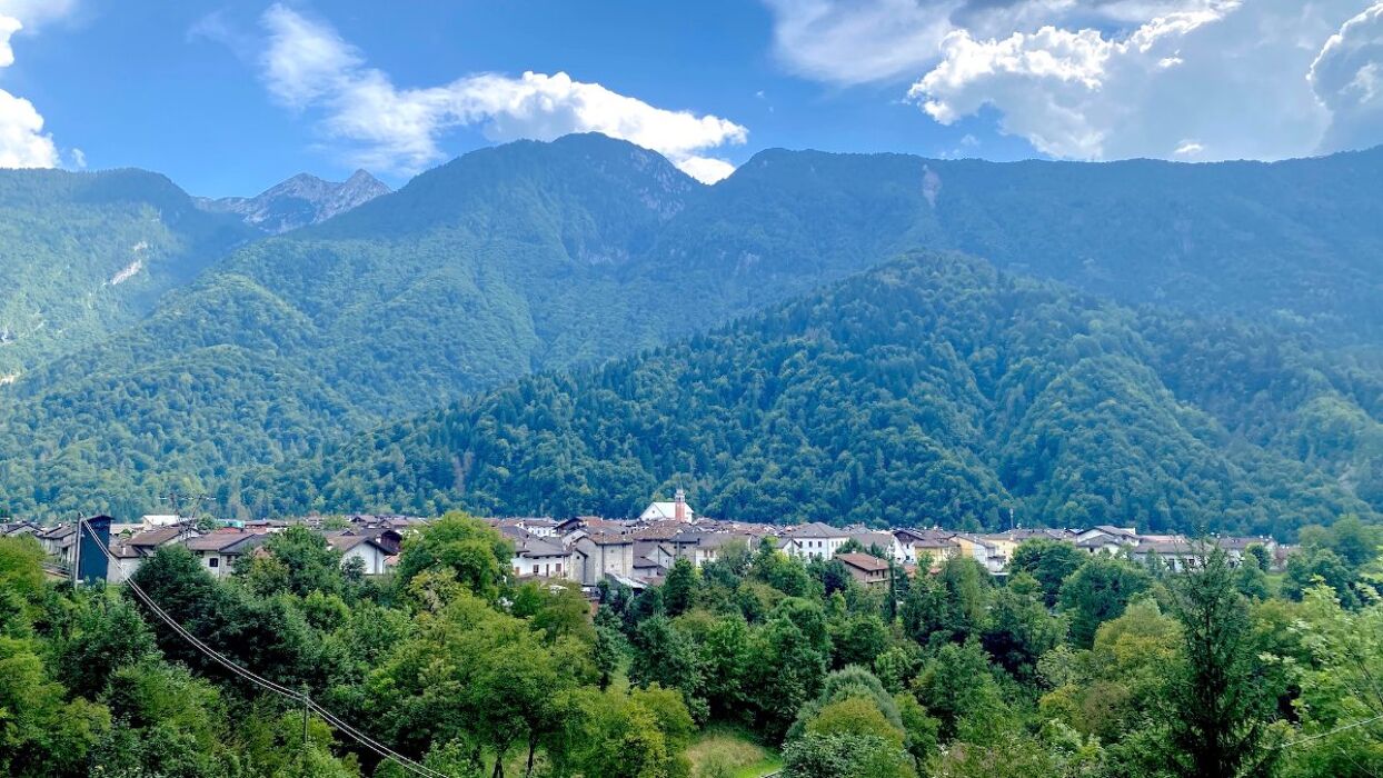 Sentiero delle sculture a Claut: facile trekking e pranzo in osteria Sentiero delle sculture a Claut: facile trekking e pranzo in osteria desktop picture